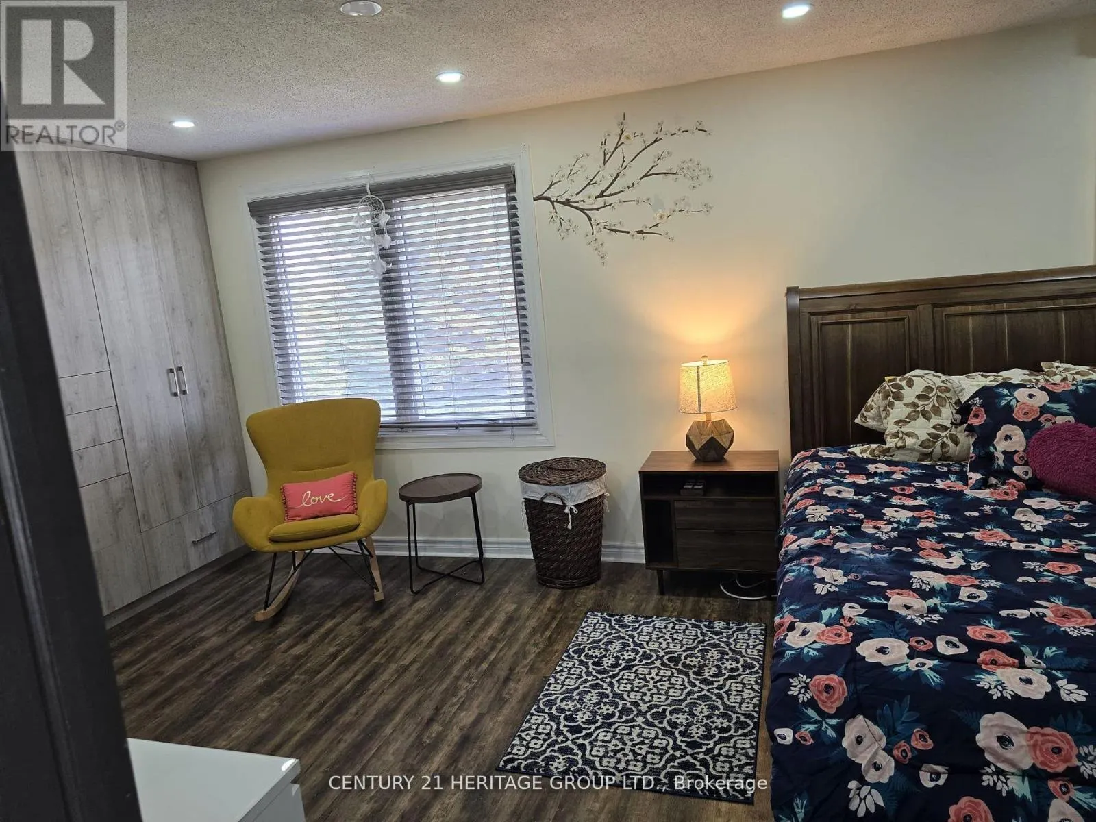 MAIN - 142 HIALEAH CRESCENT