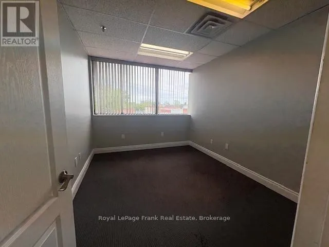 206 - 114 DUNDAS STREET E #206