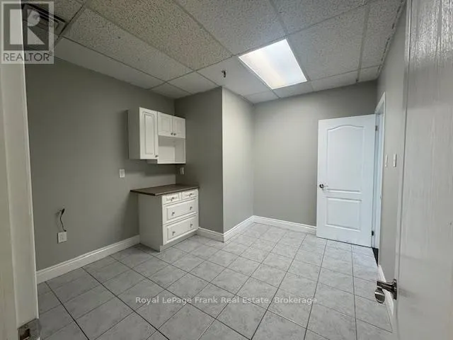 206 - 114 DUNDAS STREET E #206