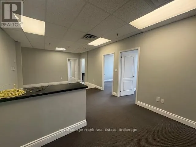 206 - 114 DUNDAS STREET E #206