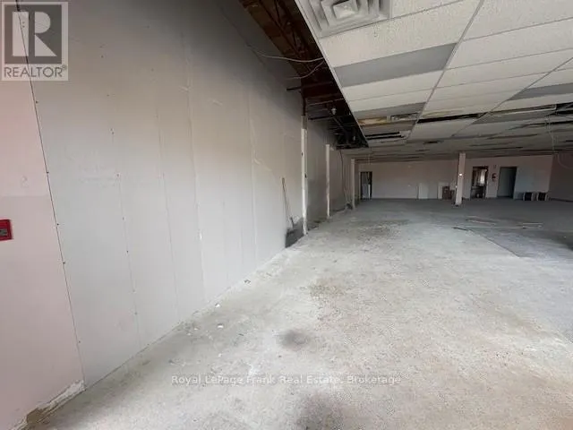 102B - 114 DUNDAS STREET E #102B