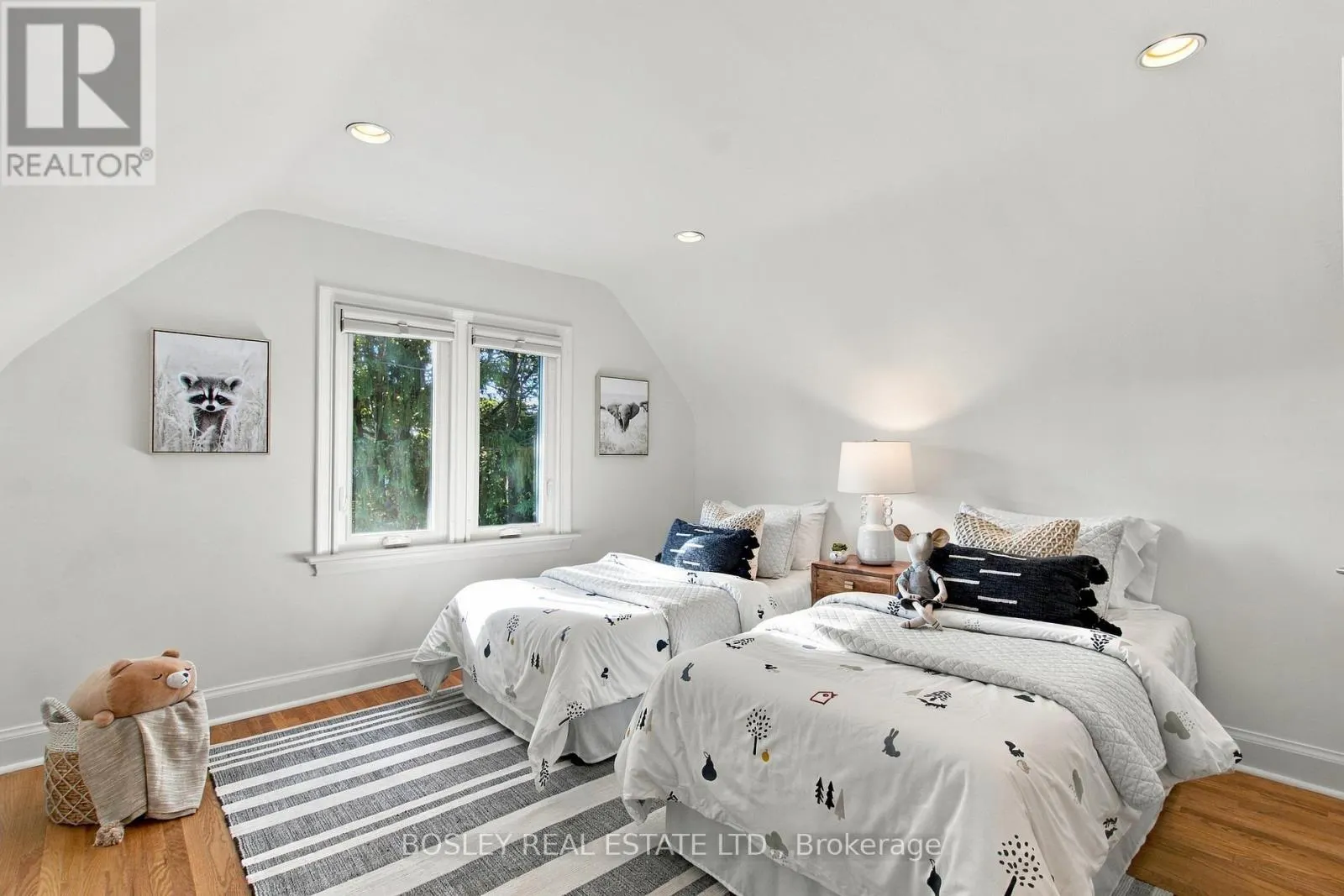 20 CLAIRLEA CRESCENT