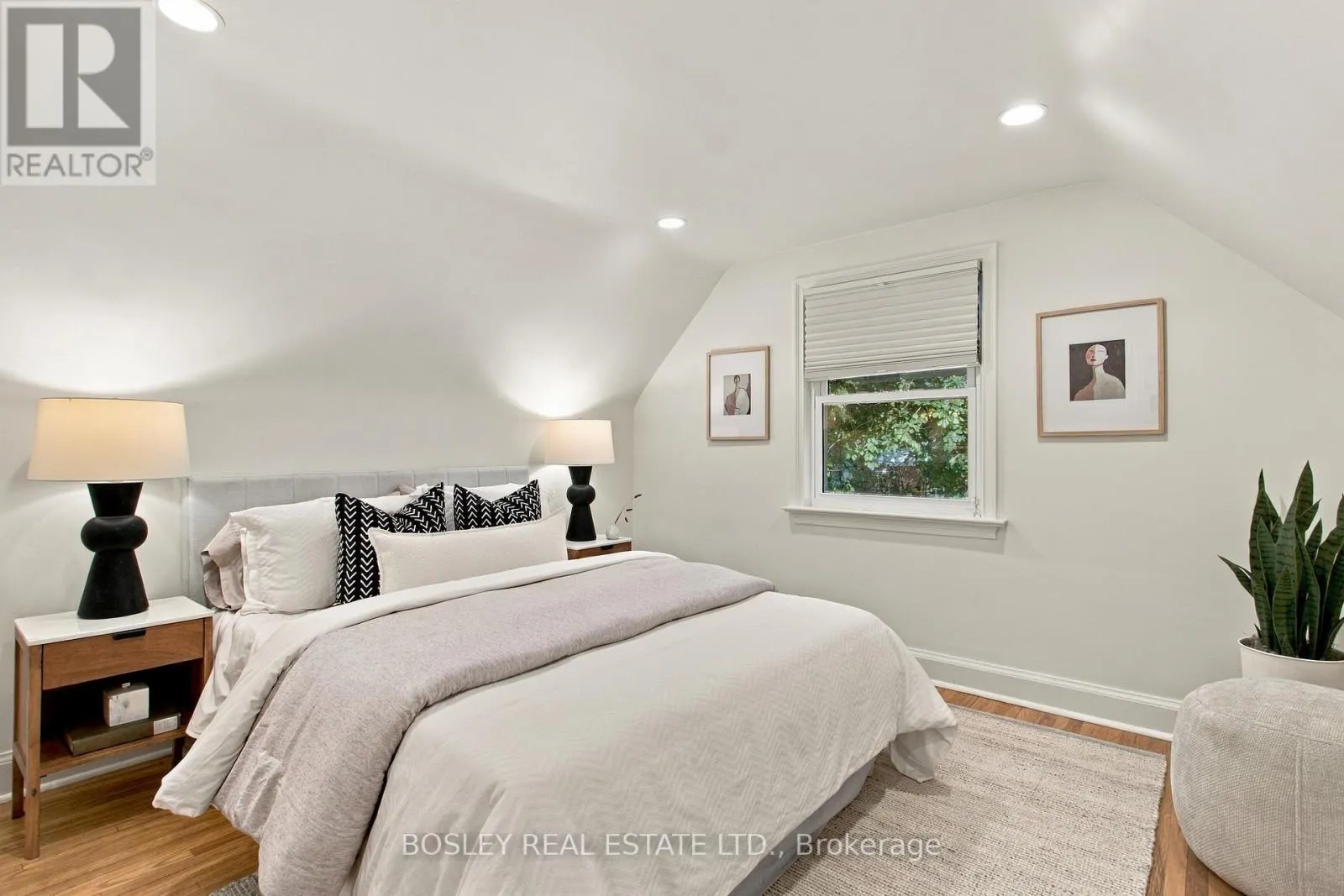 20 CLAIRLEA CRESCENT
