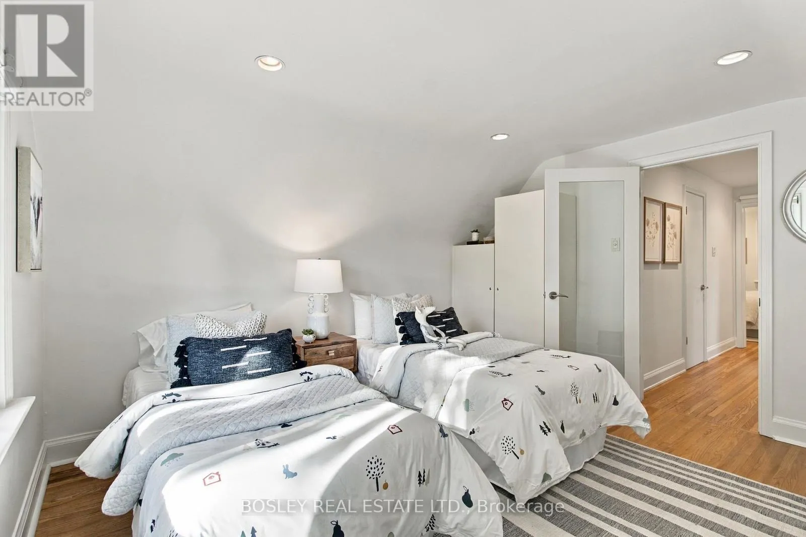 20 CLAIRLEA CRESCENT