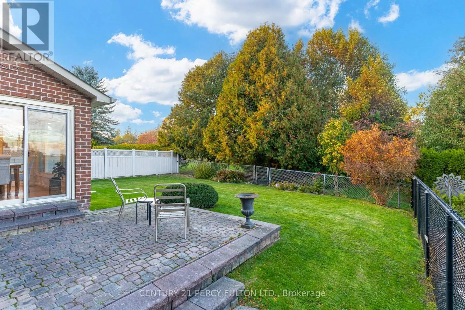 1204 BRAMBLEWOOD COURT
