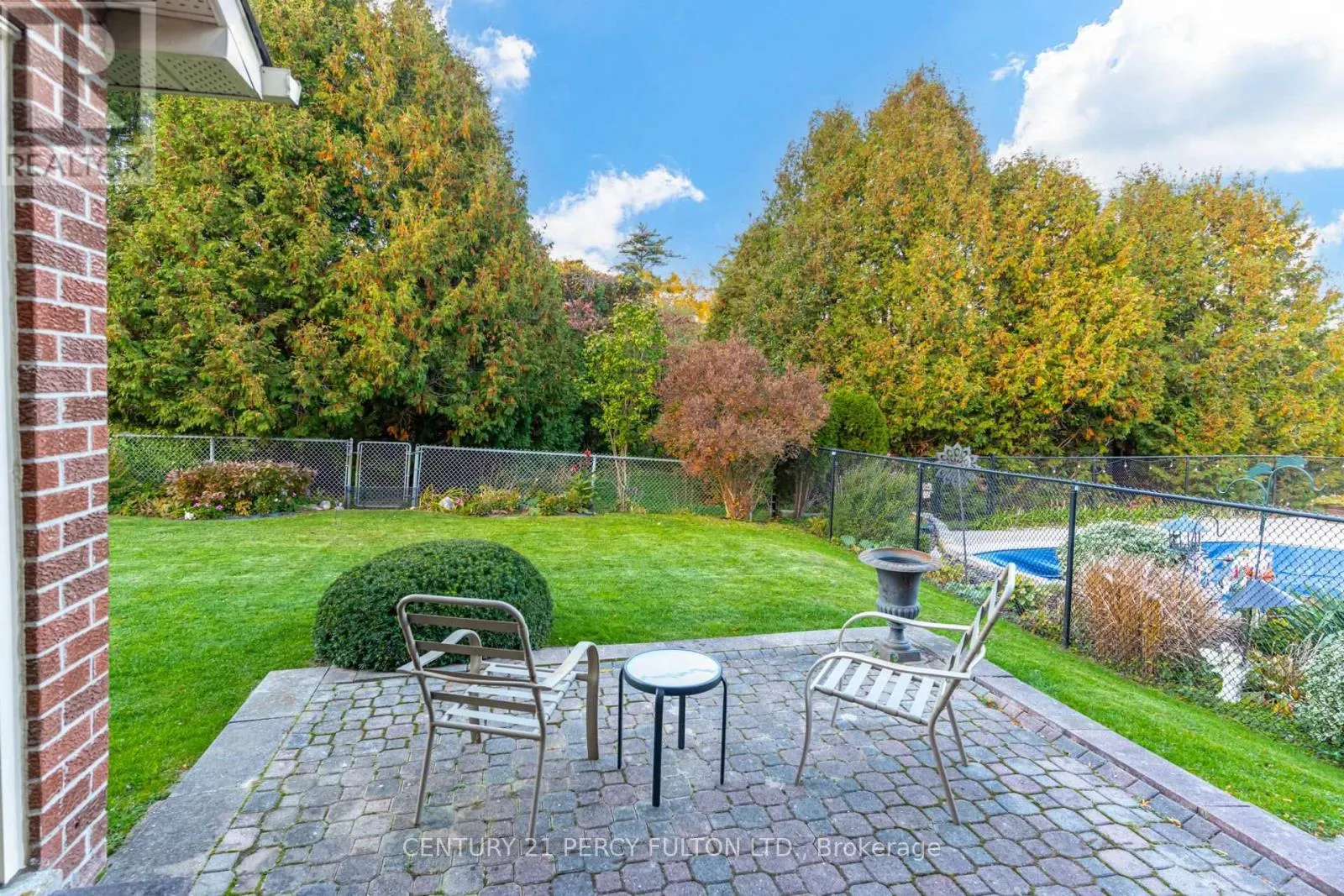 1204 BRAMBLEWOOD COURT