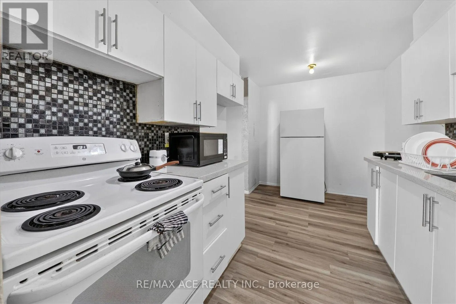 311 - 180 MARKHAM ROAD