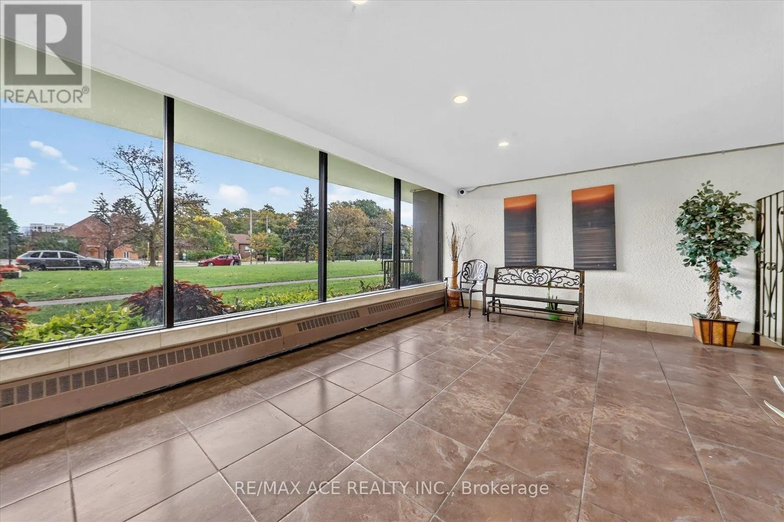 311 - 180 MARKHAM ROAD