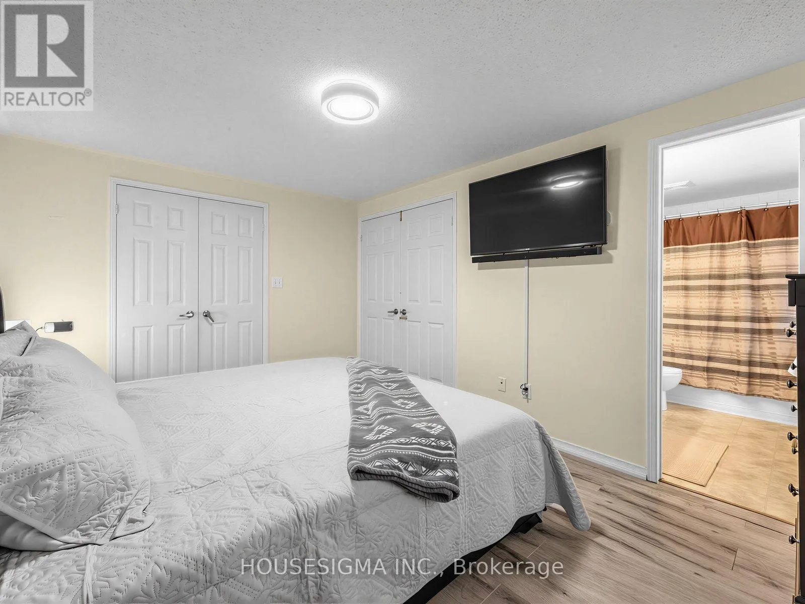 554 ALDERSHOT DRIVE