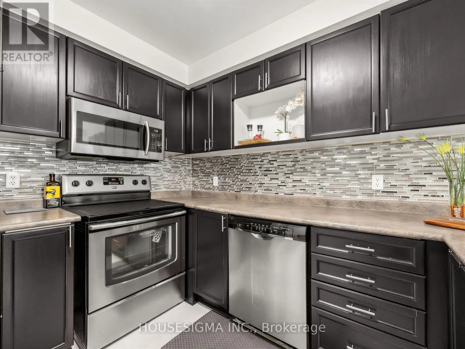 554 ALDERSHOT DRIVE