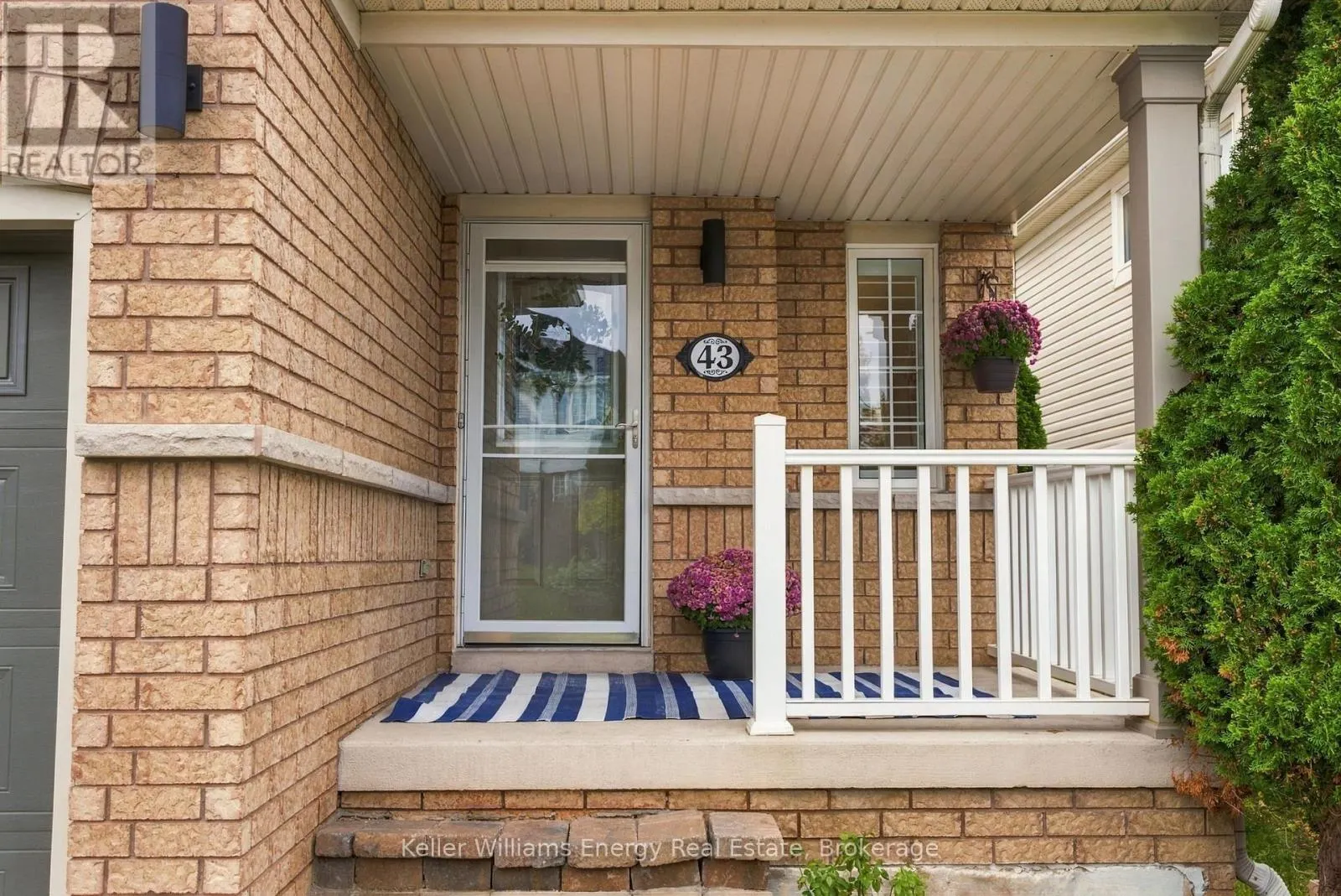 43 LUNNEY CRESCENT