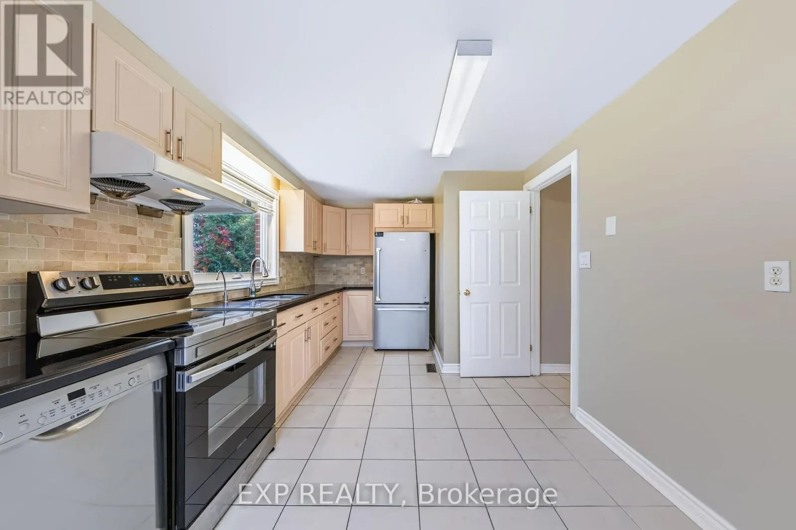 74 LONGFORD CRESCENT