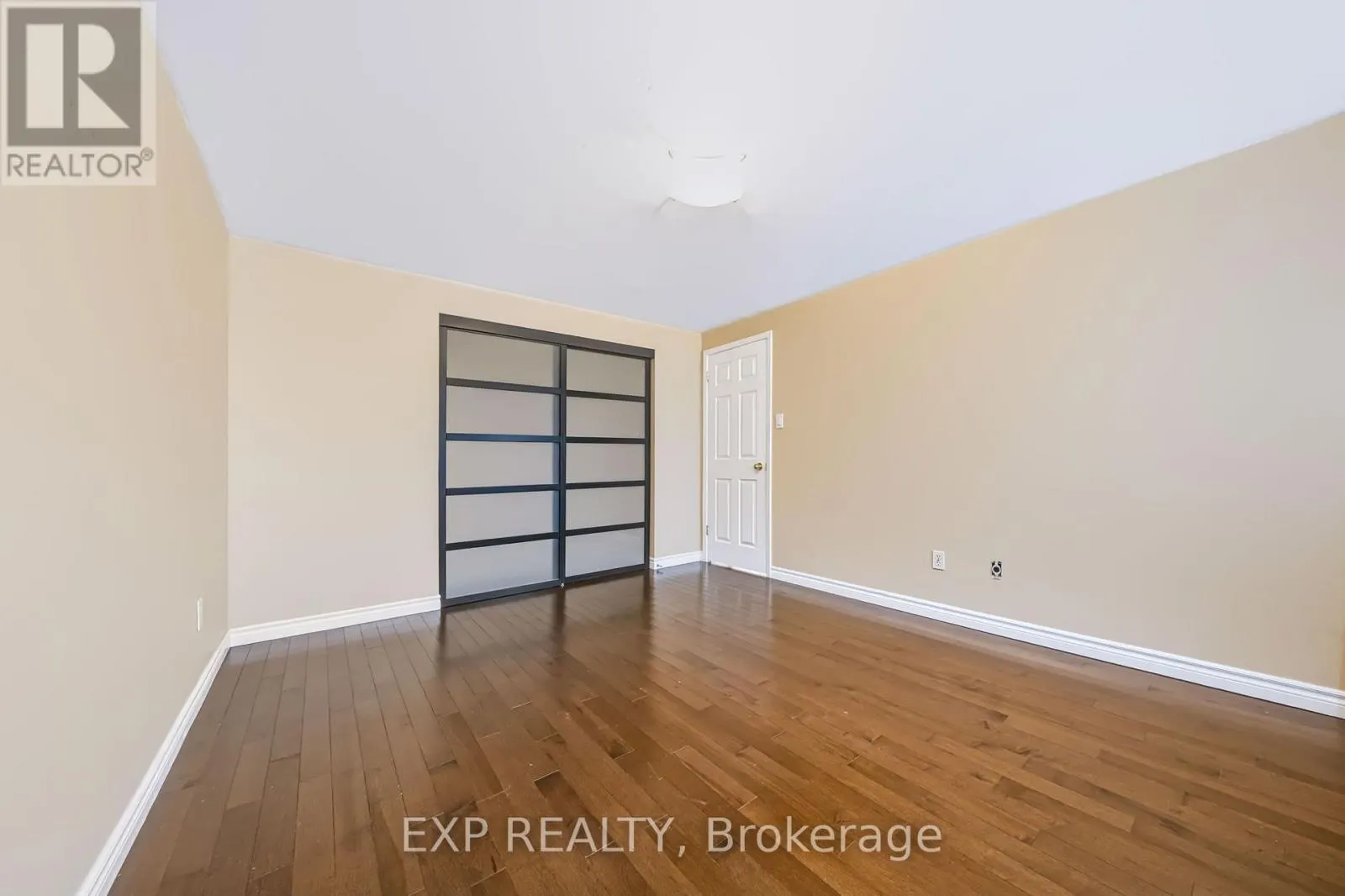 74 LONGFORD CRESCENT