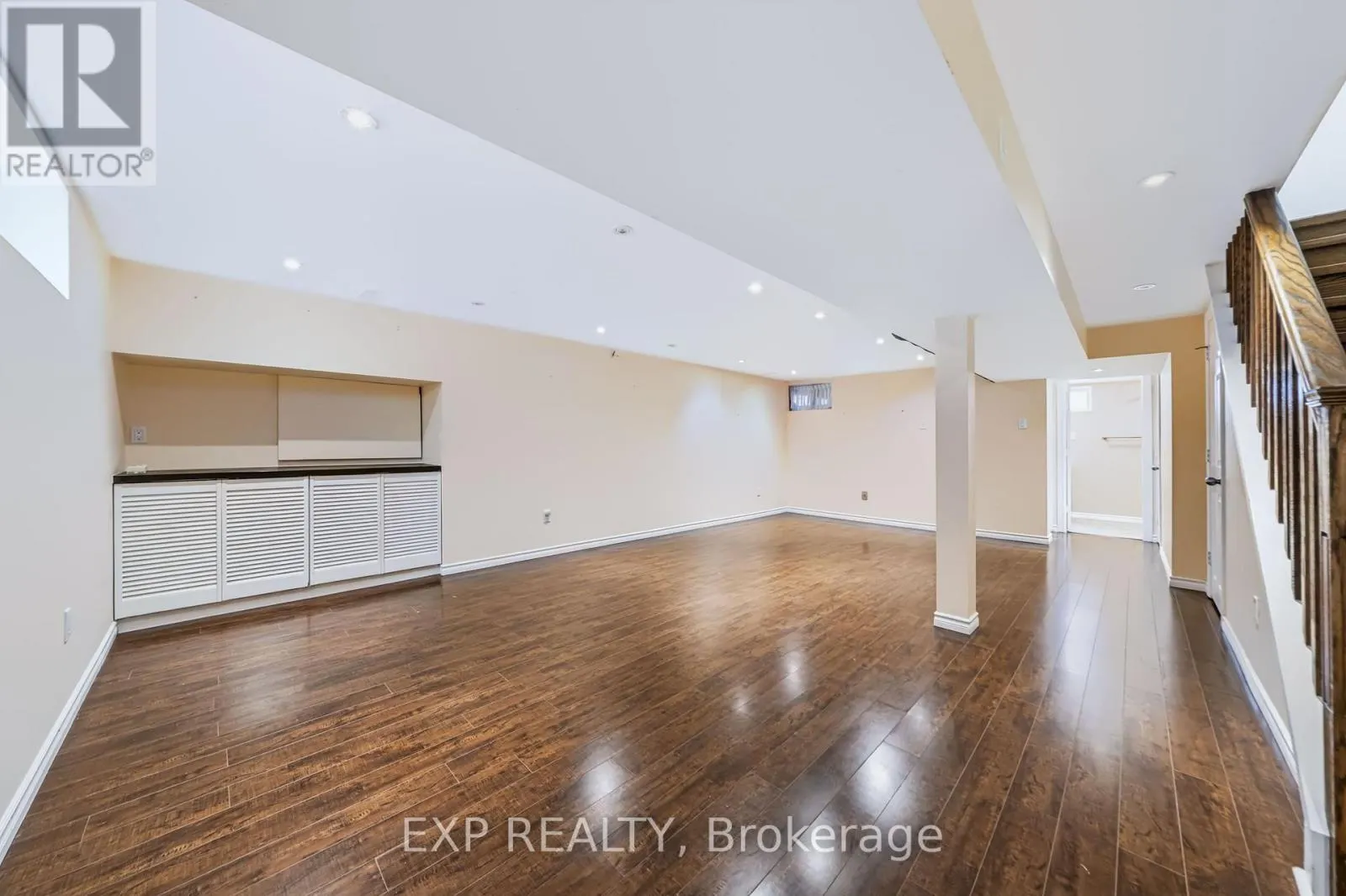 74 LONGFORD CRESCENT