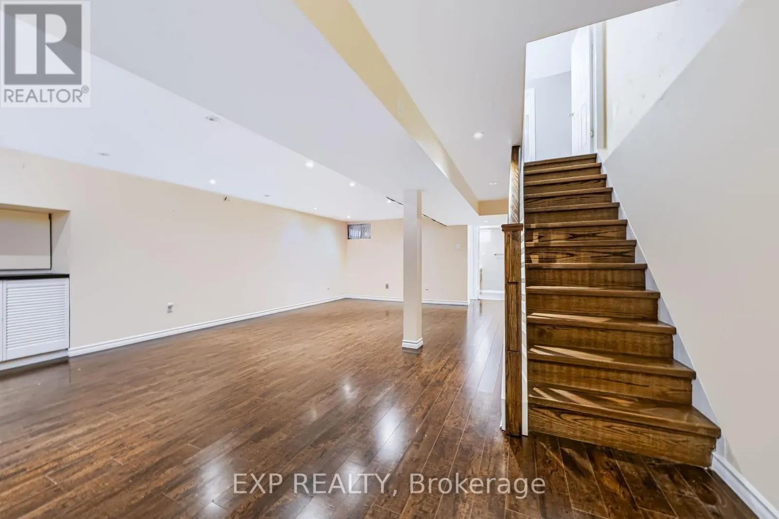 74 LONGFORD CRESCENT