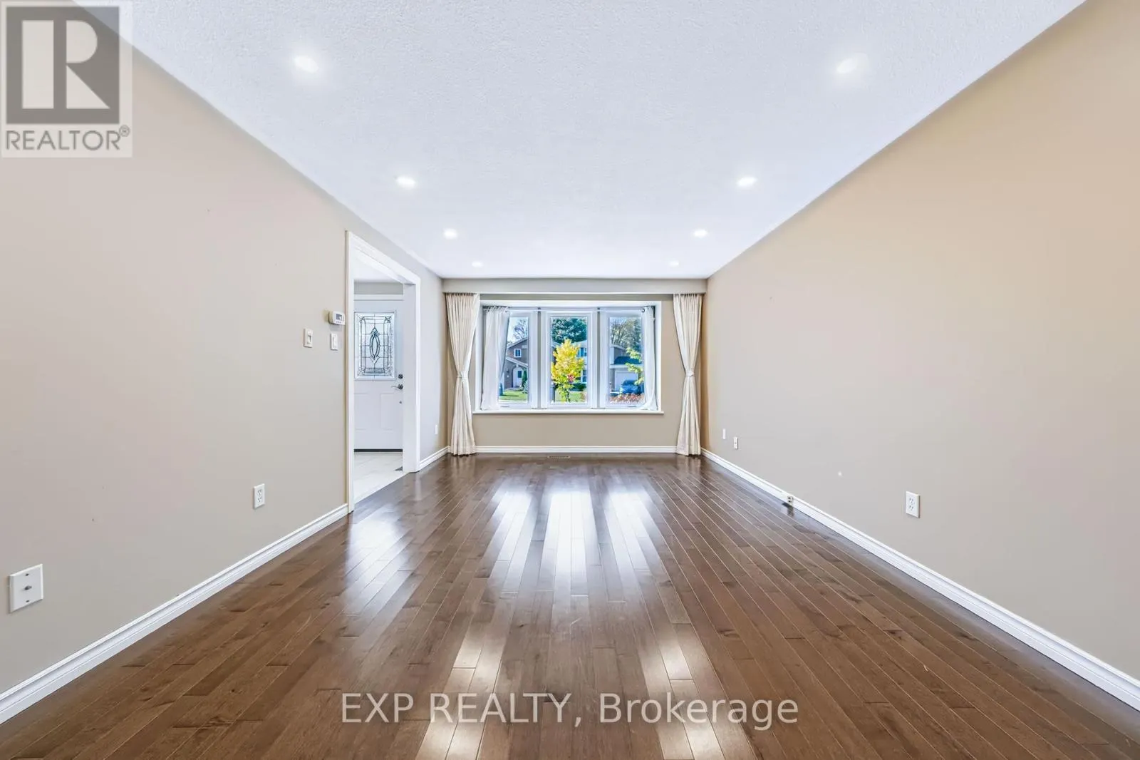 74 LONGFORD CRESCENT