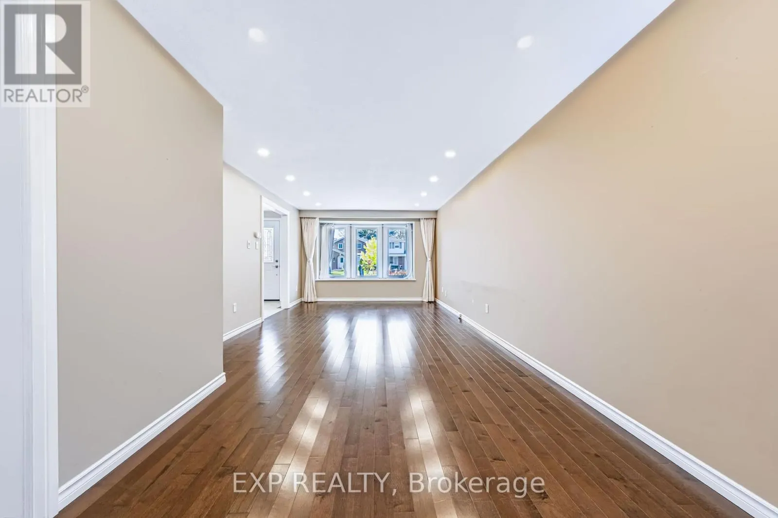 74 LONGFORD CRESCENT