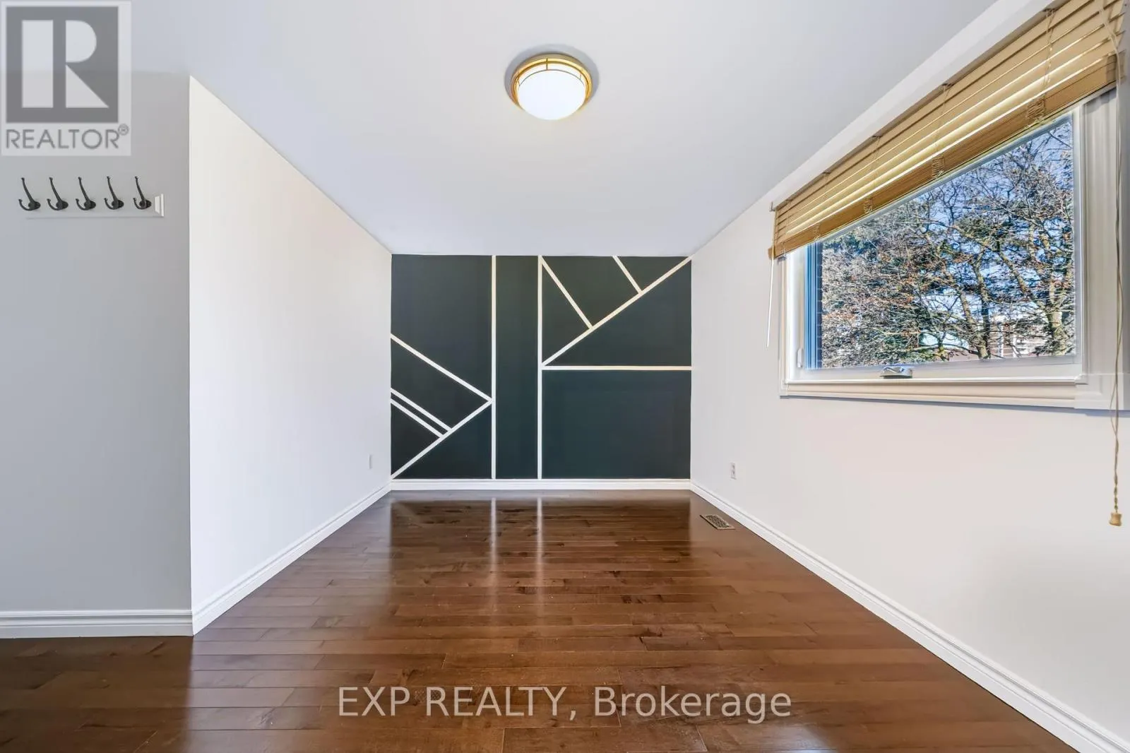 74 LONGFORD CRESCENT