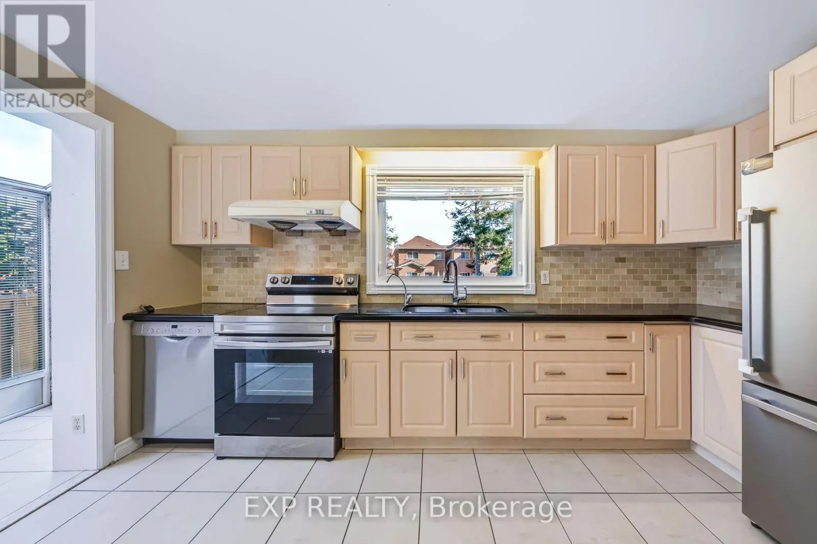 74 LONGFORD CRESCENT