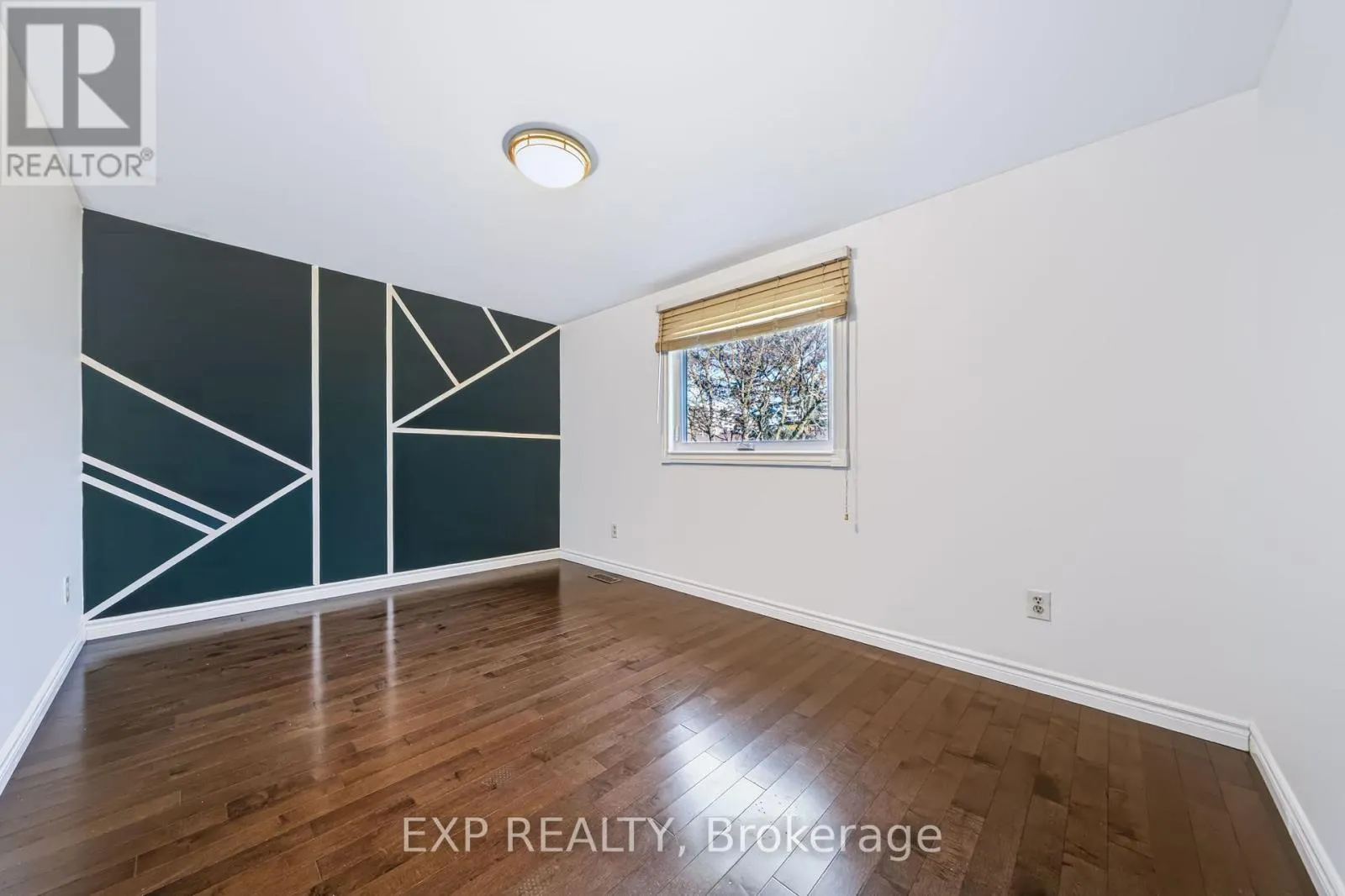 74 LONGFORD CRESCENT