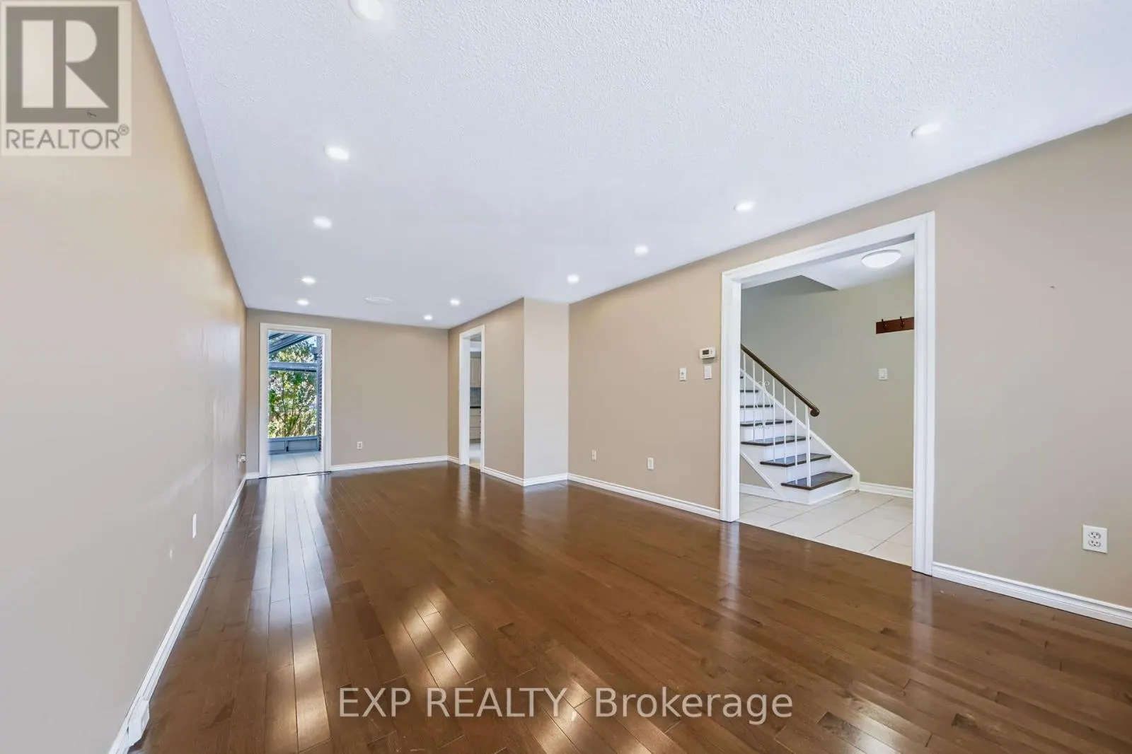 74 LONGFORD CRESCENT