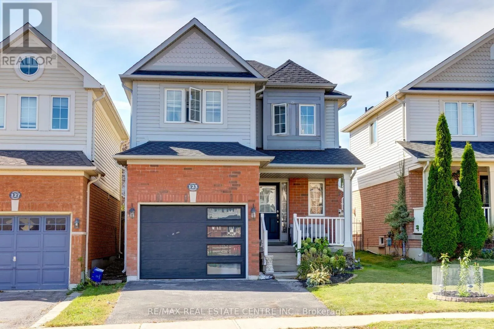 123 LUNNEY CRESCENT