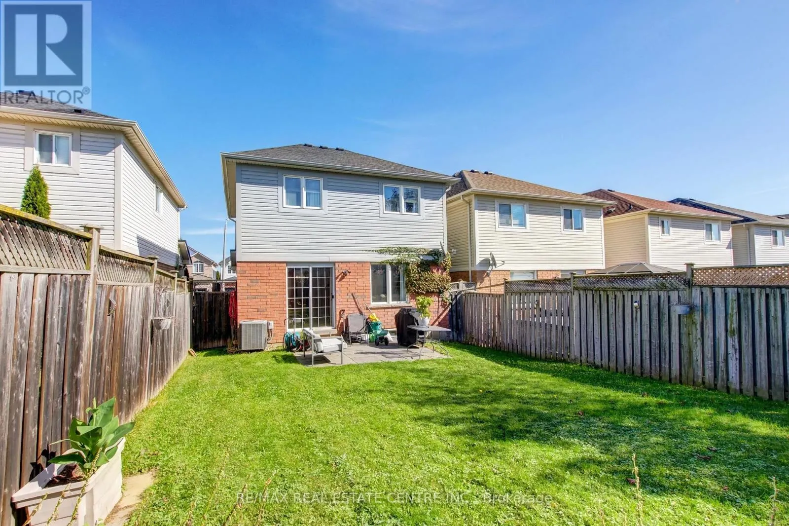 123 LUNNEY CRESCENT