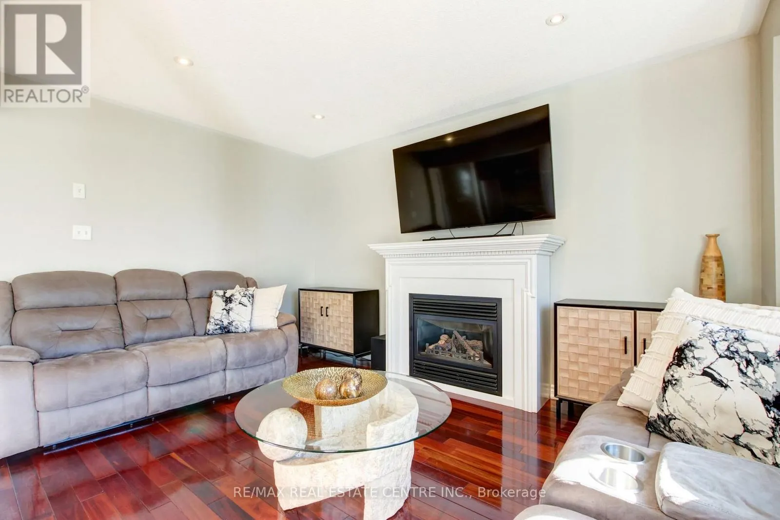 123 LUNNEY CRESCENT