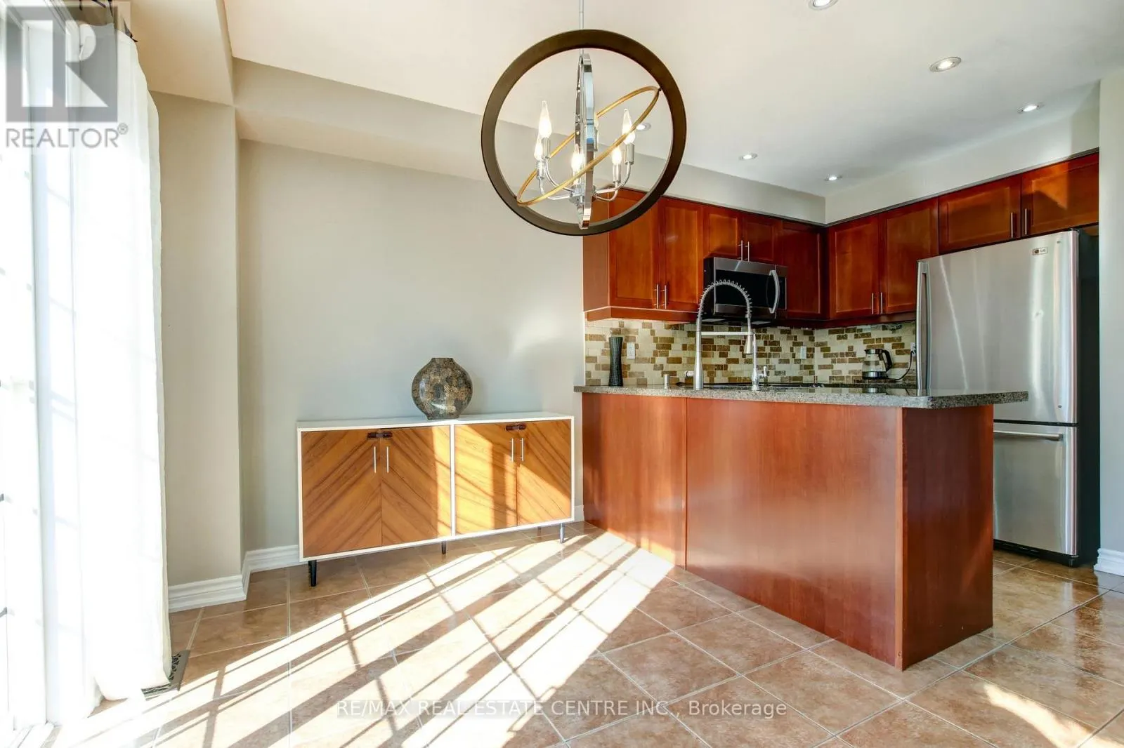 123 LUNNEY CRESCENT