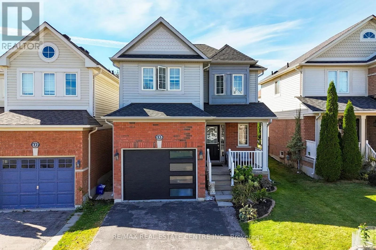 123 LUNNEY CRESCENT