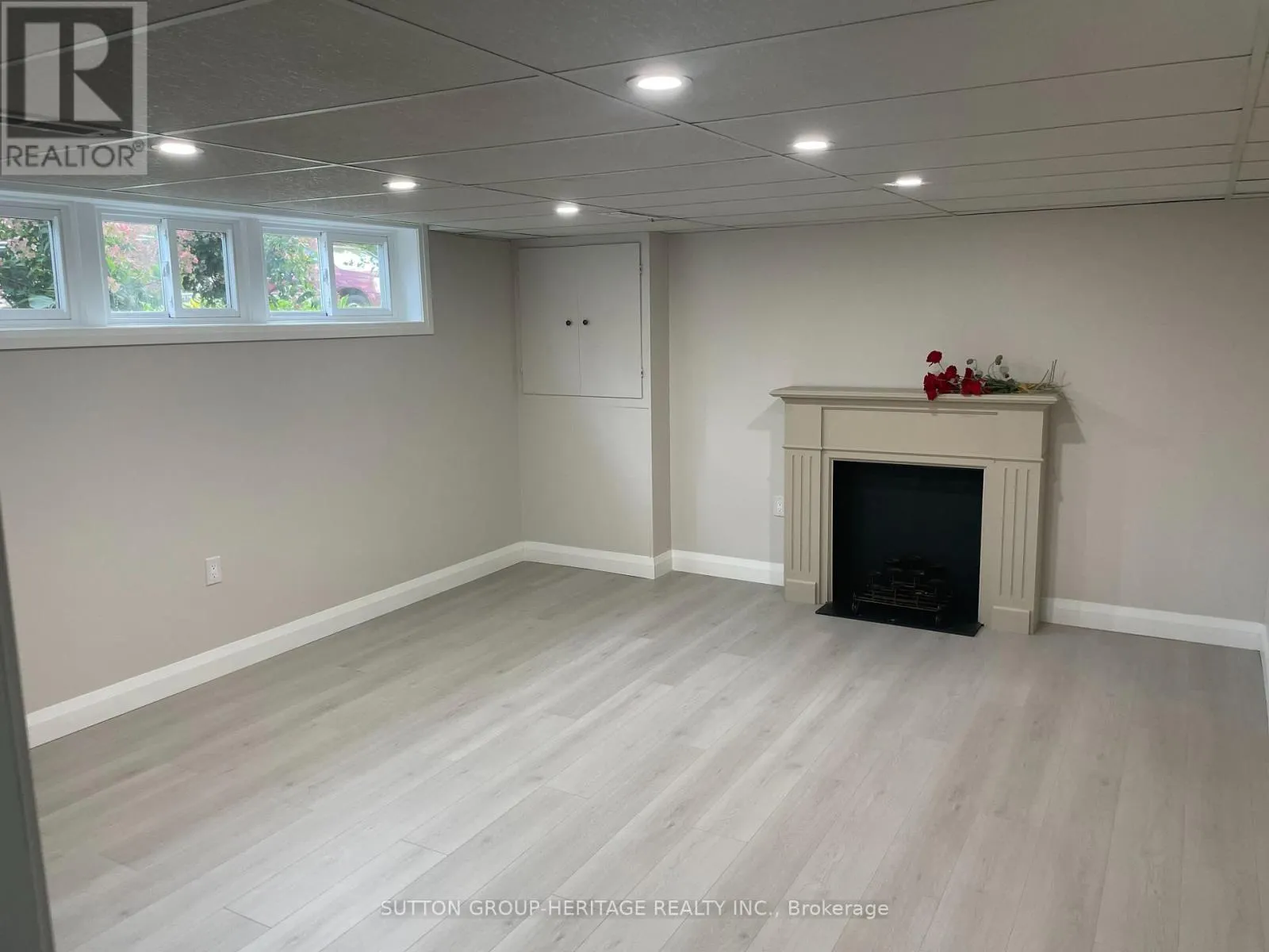 160 LAUREL COURT