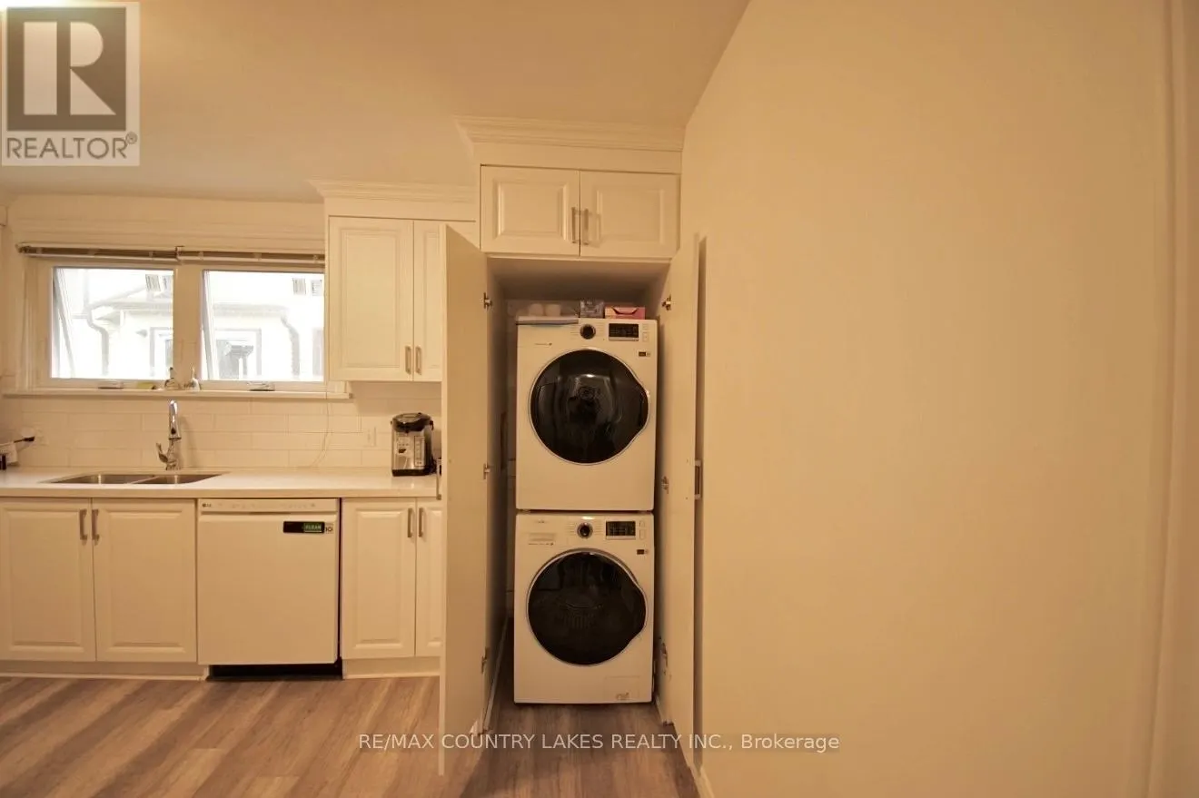 403 WALNUT STREET W