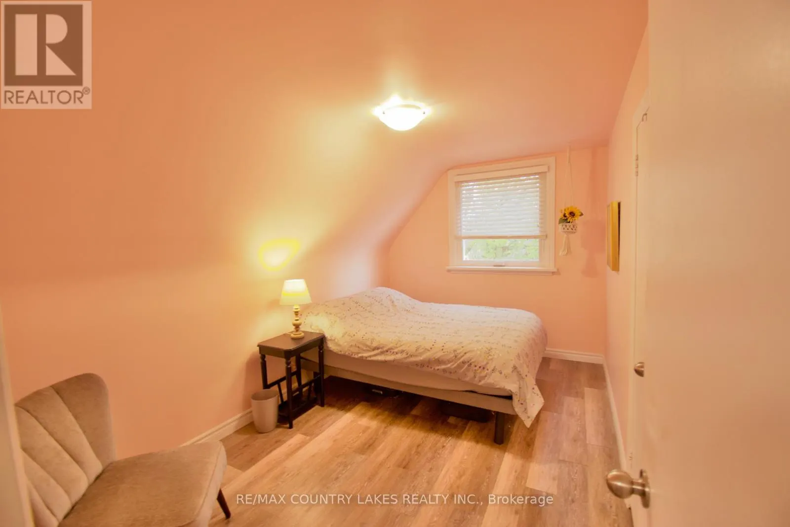 403 WALNUT STREET W