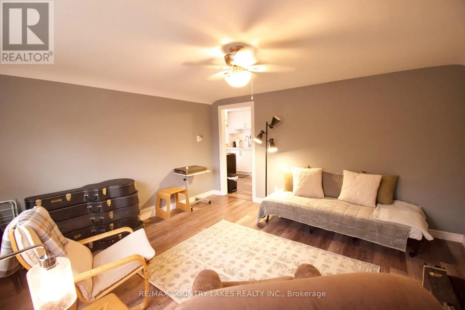 403 WALNUT STREET W
