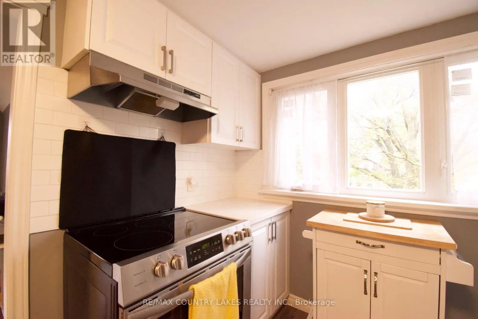 403 WALNUT STREET W