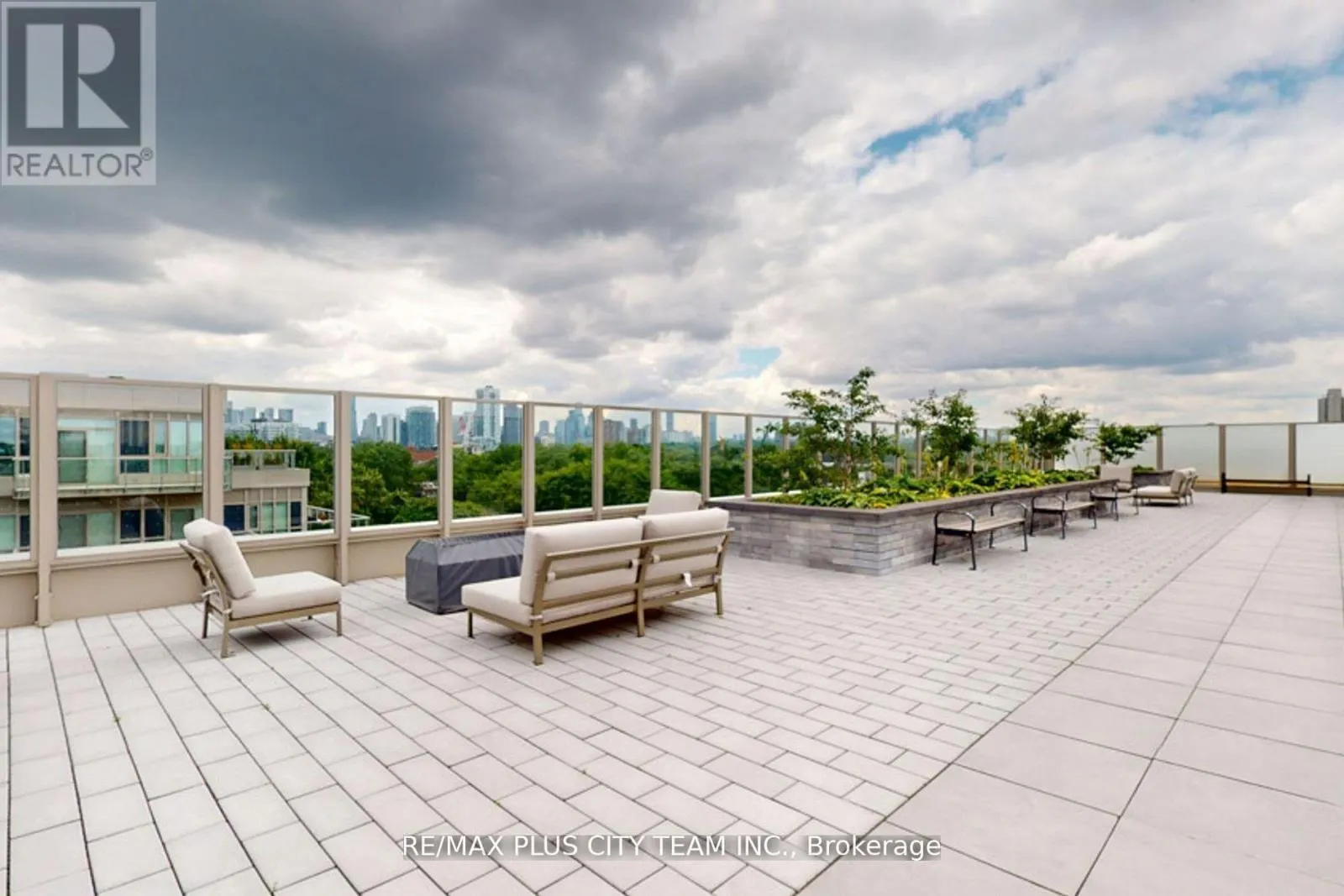 720 - 150 LOGAN AVENUE