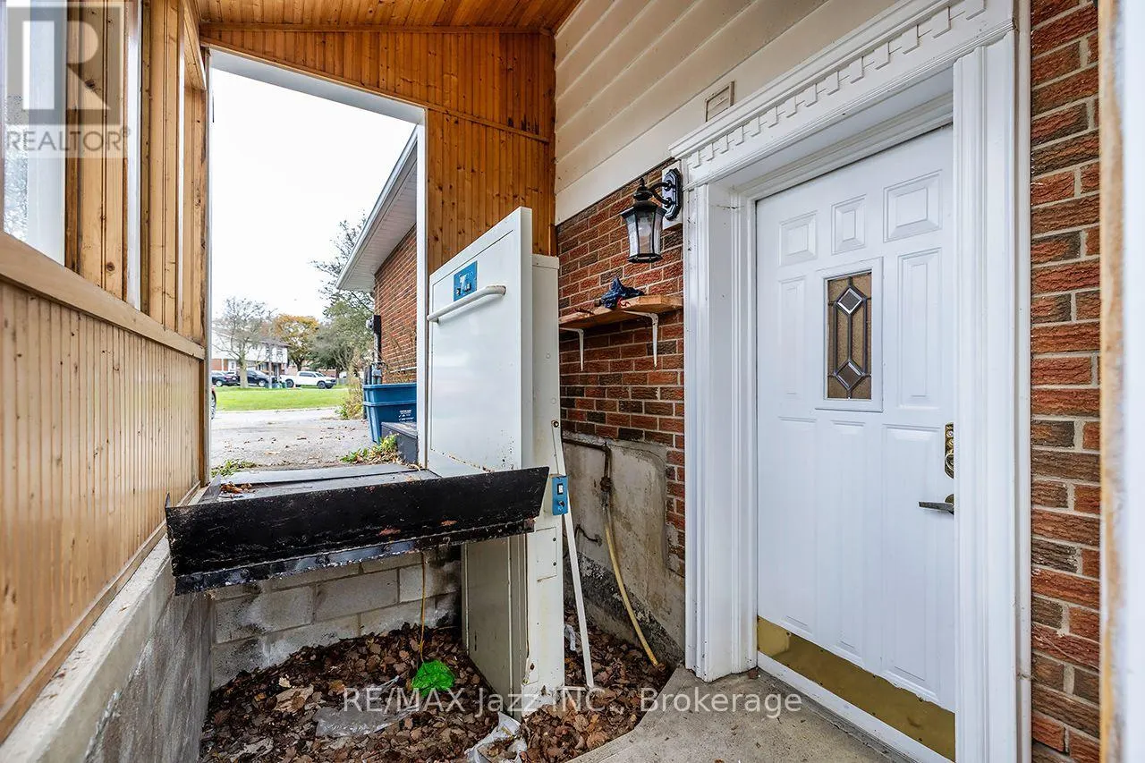 446 BREST COURT