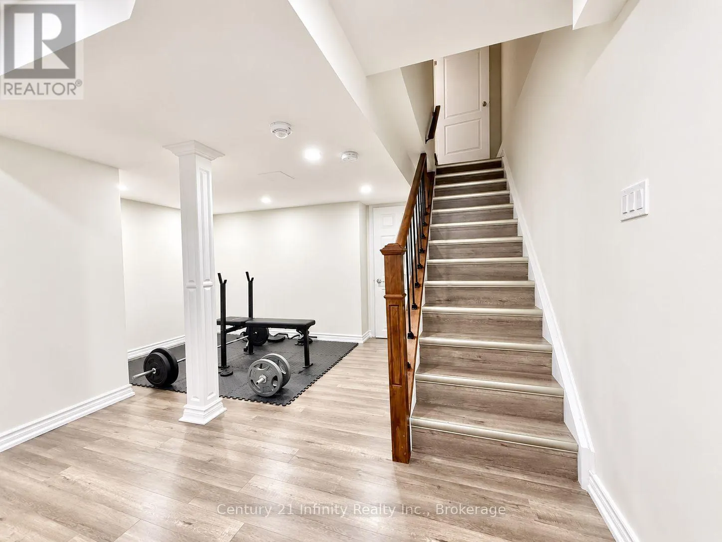2339 DRESS CIRCLE CRESCENT