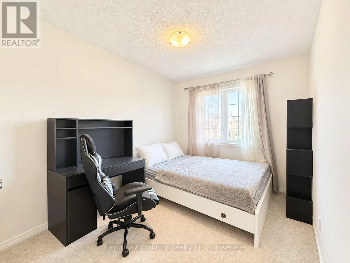 2339 DRESS CIRCLE CRESCENT