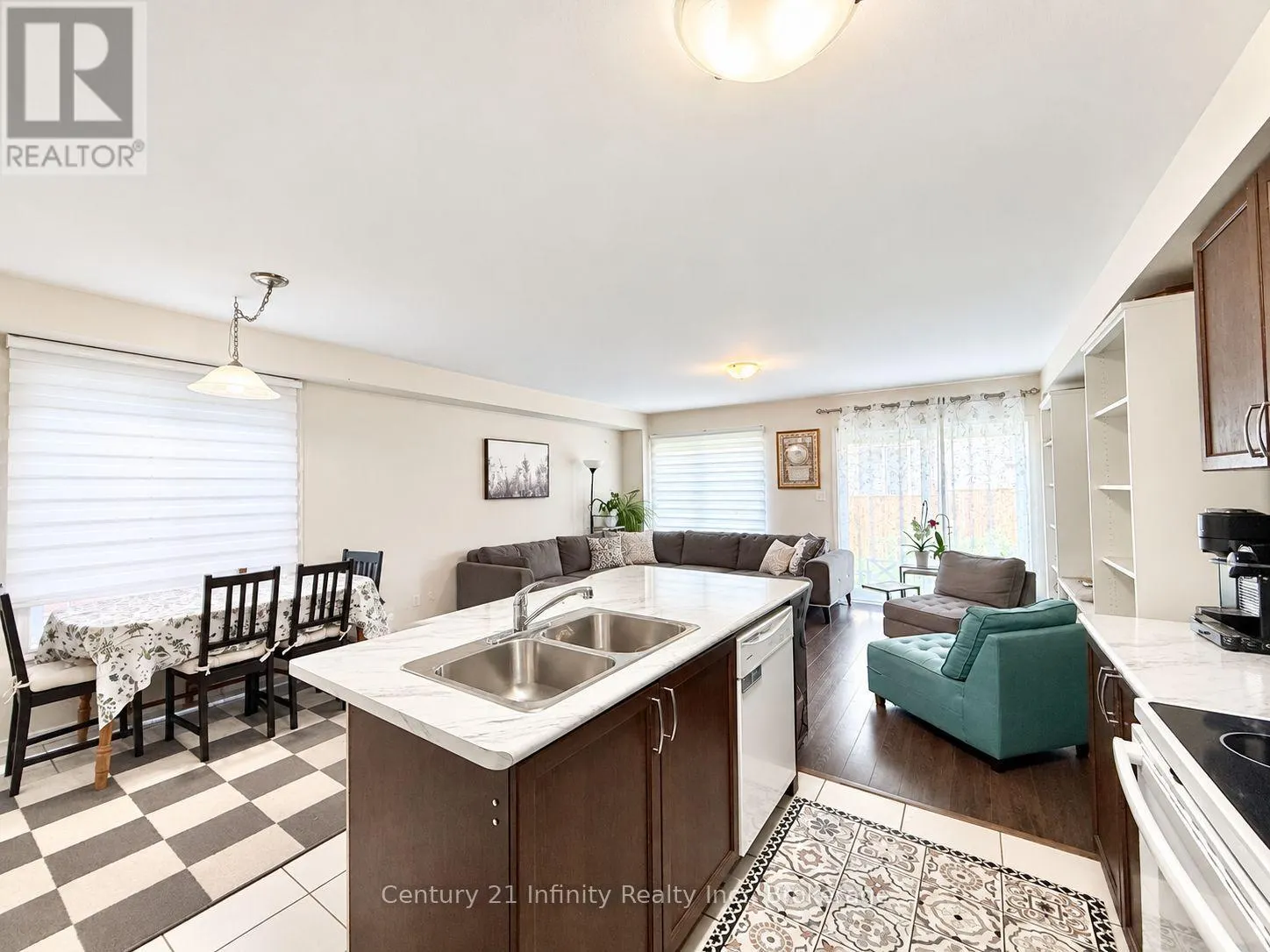 2339 DRESS CIRCLE CRESCENT