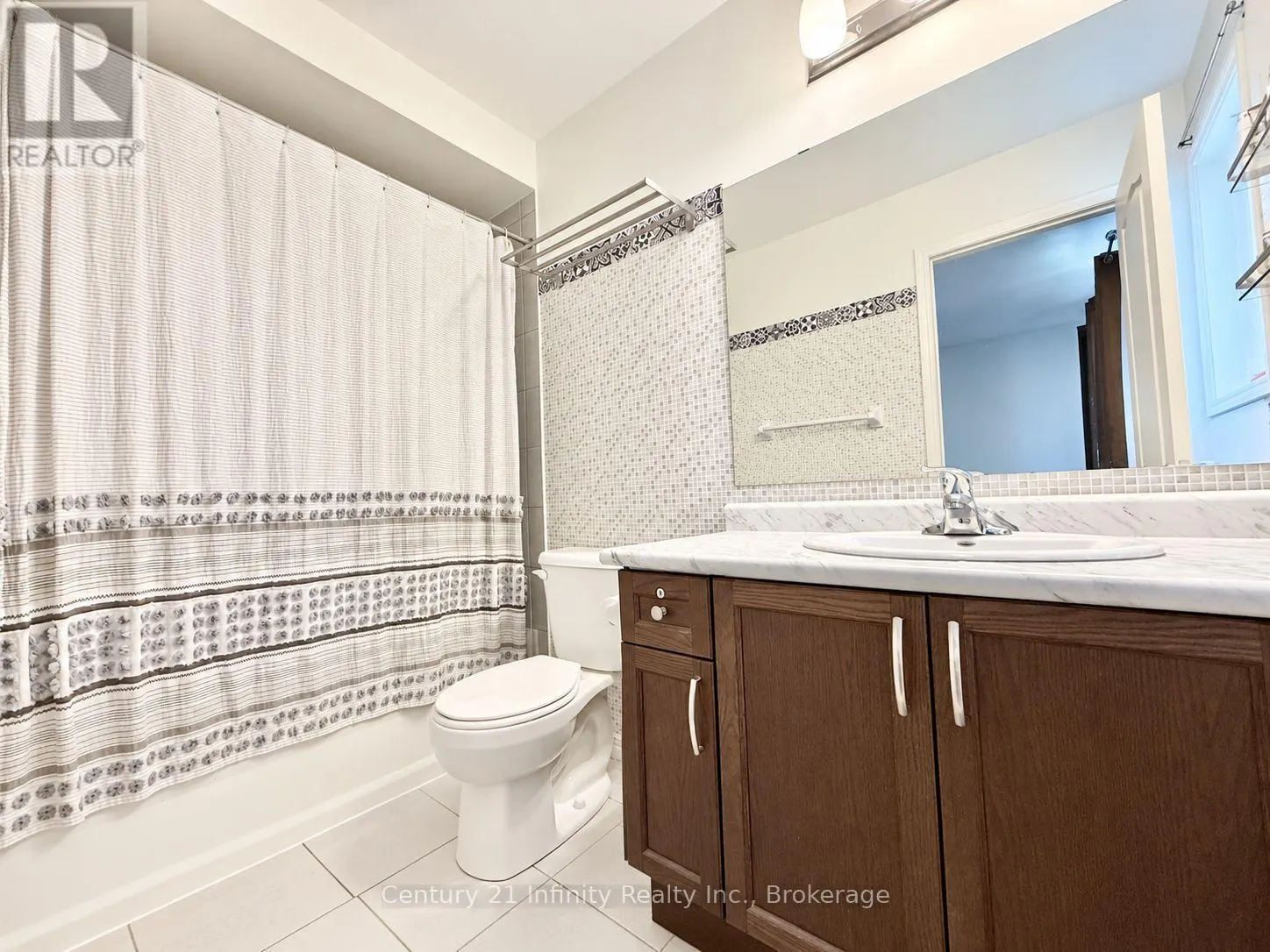 2339 DRESS CIRCLE CRESCENT