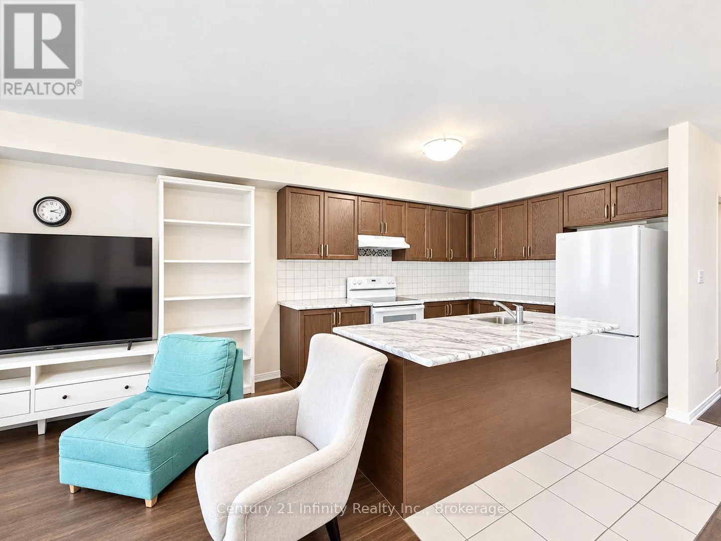 2339 DRESS CIRCLE CRESCENT