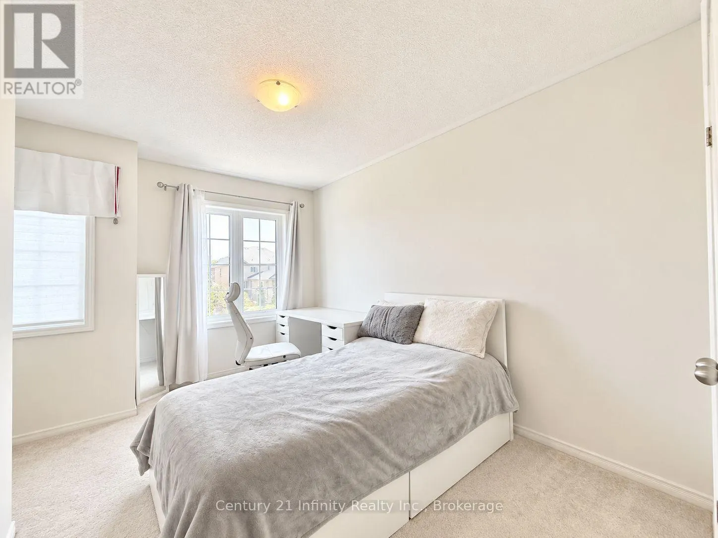 2339 DRESS CIRCLE CRESCENT