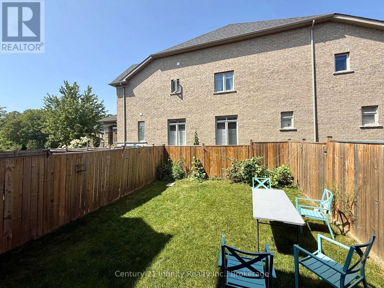 2339 DRESS CIRCLE CRESCENT