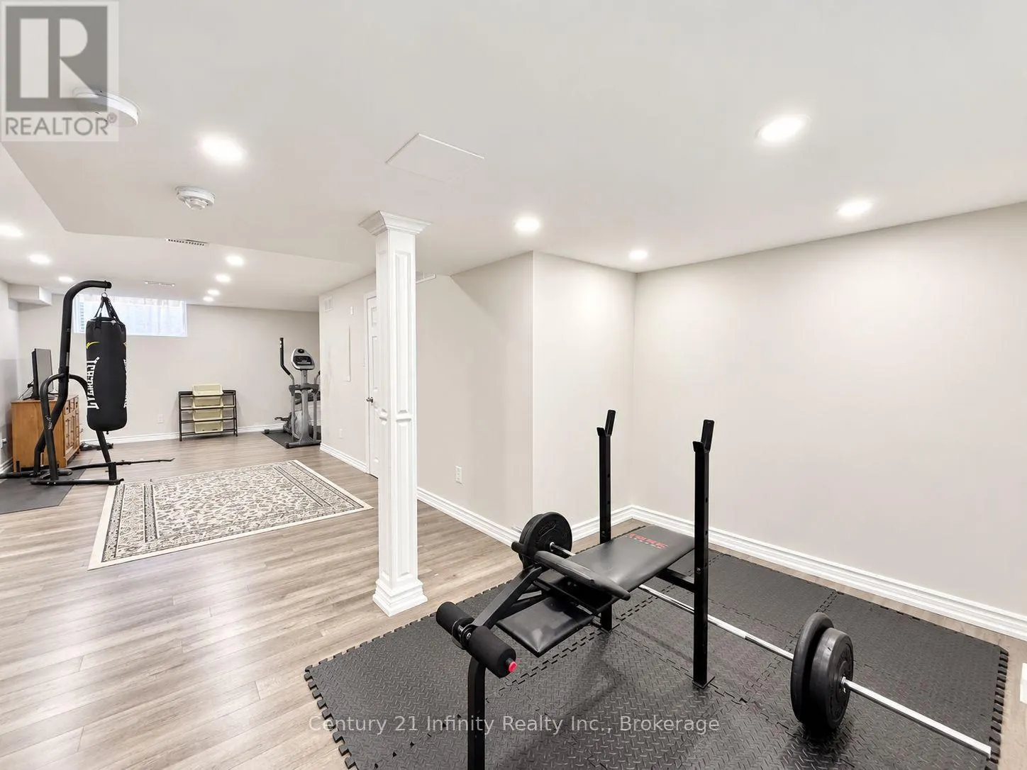 2339 DRESS CIRCLE CRESCENT