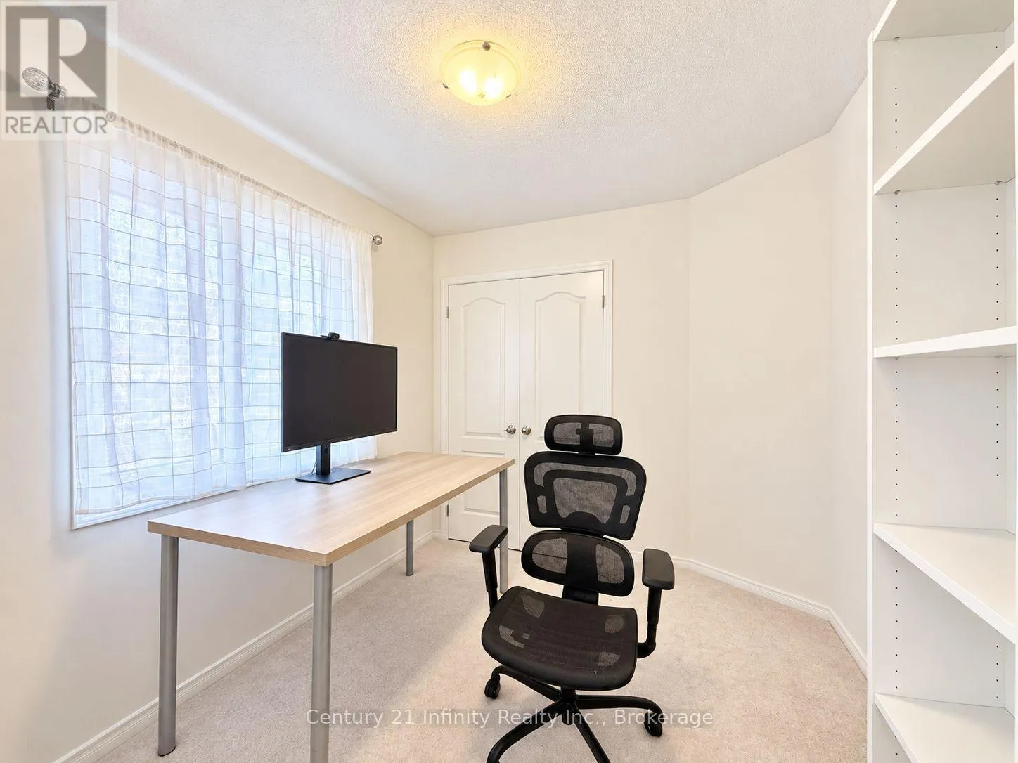 2339 DRESS CIRCLE CRESCENT
