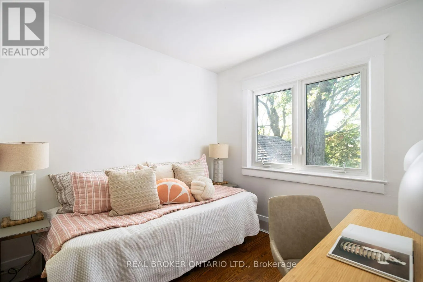 100 OAK PARK AVENUE