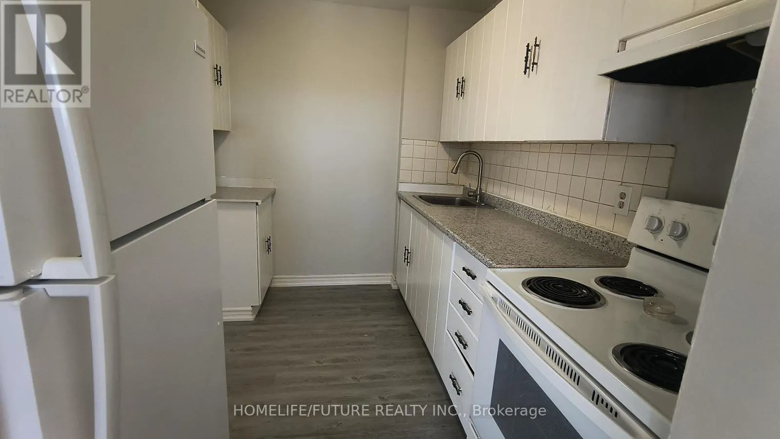 405 - 560 BLOOR STREET E