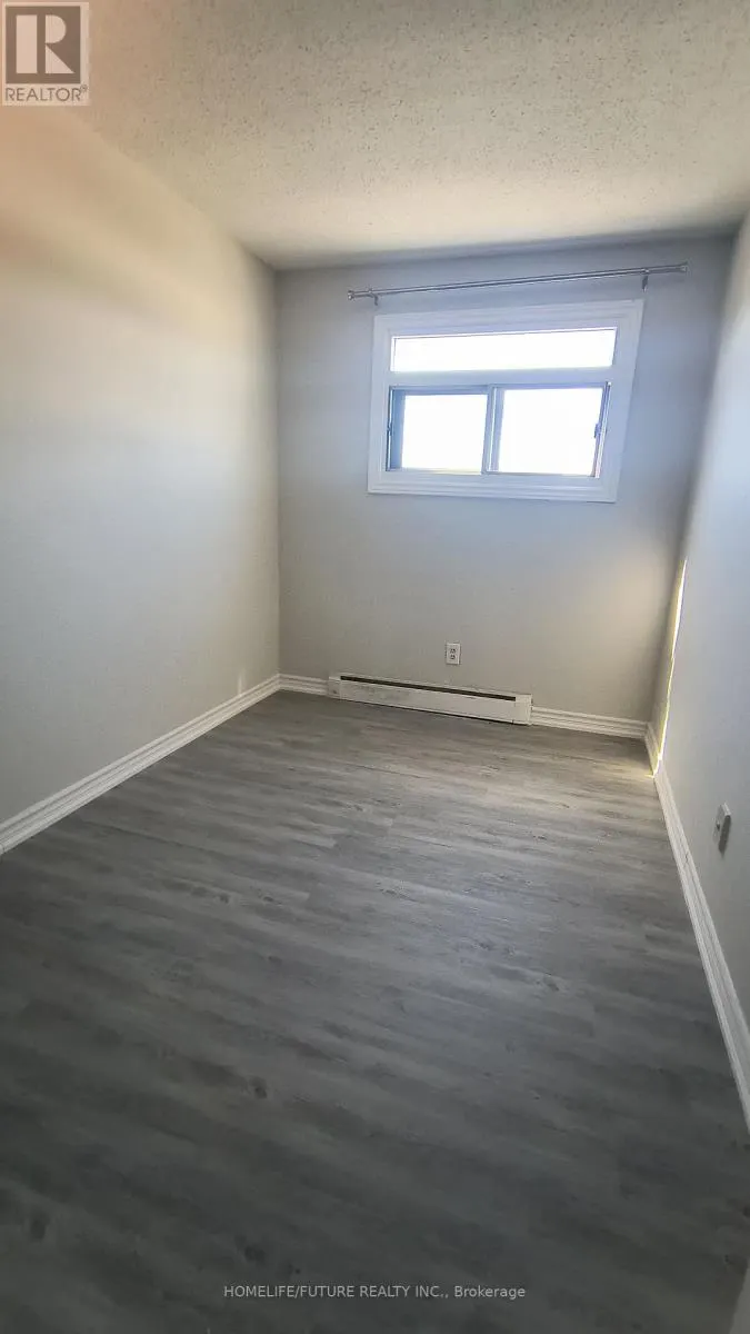 405 - 560 BLOOR STREET E