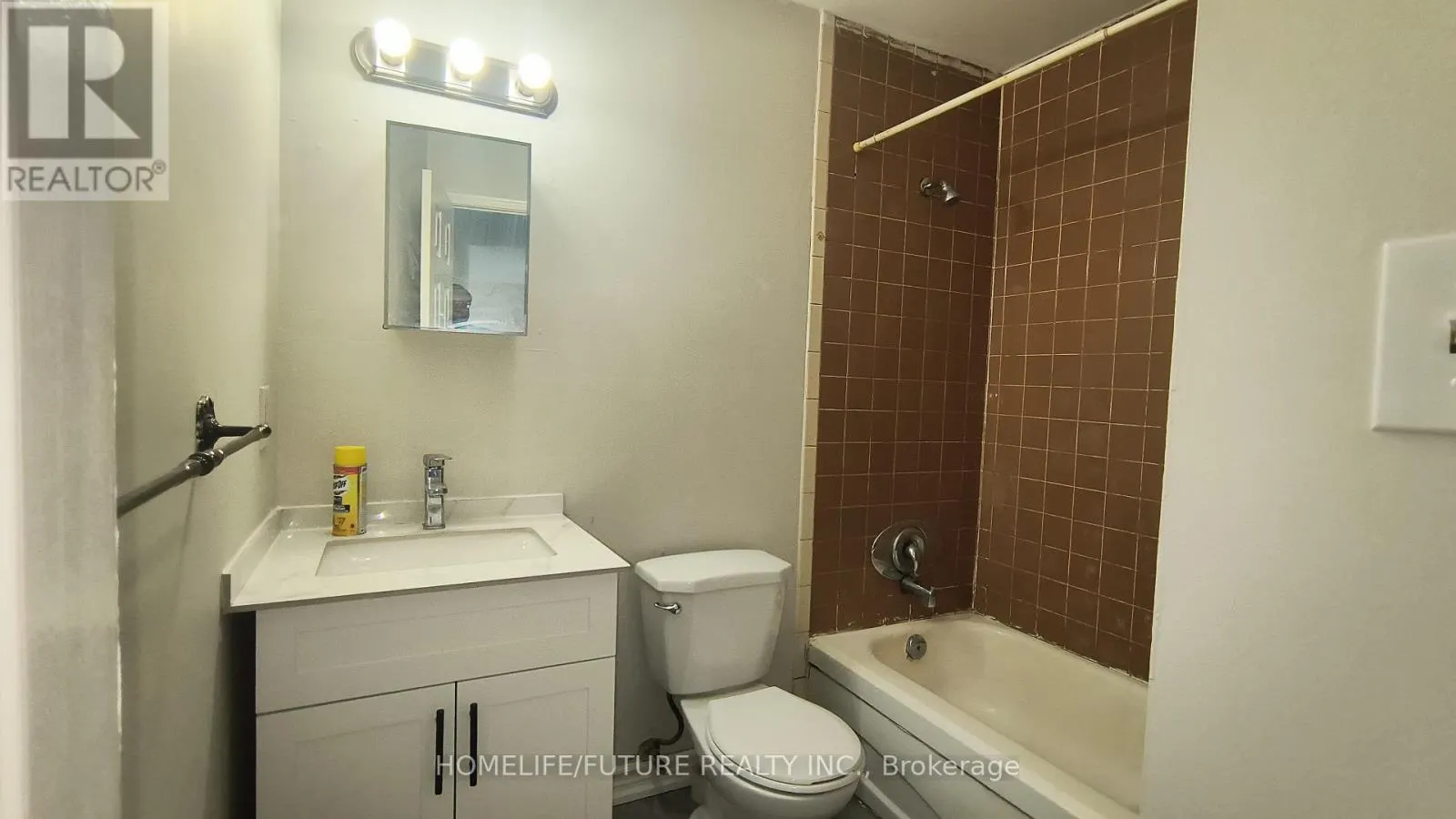 405 - 560 BLOOR STREET E